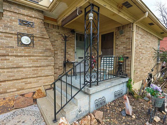 3rd image of 1008 W Grand Ave