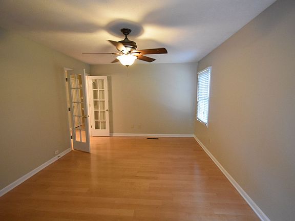 5th image of 1409 Christiana Dr