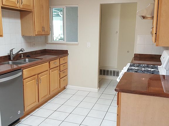 5th image of 1574 Oriole Ave