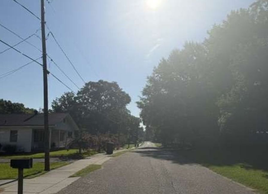 Exterior Neighborhood (street photo)