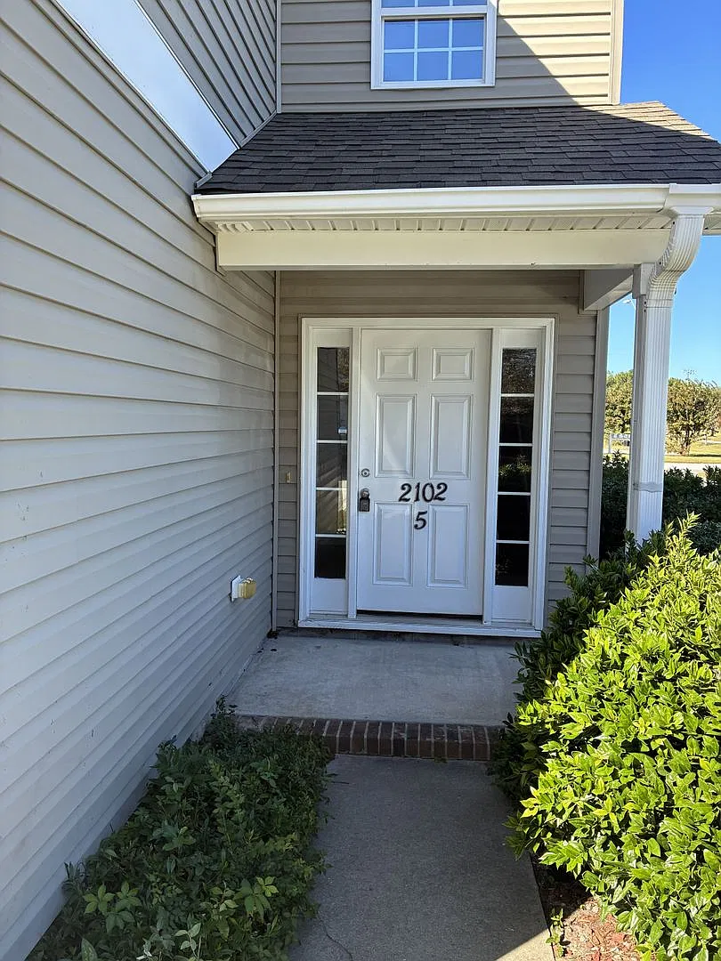 re2102m — Photo 2