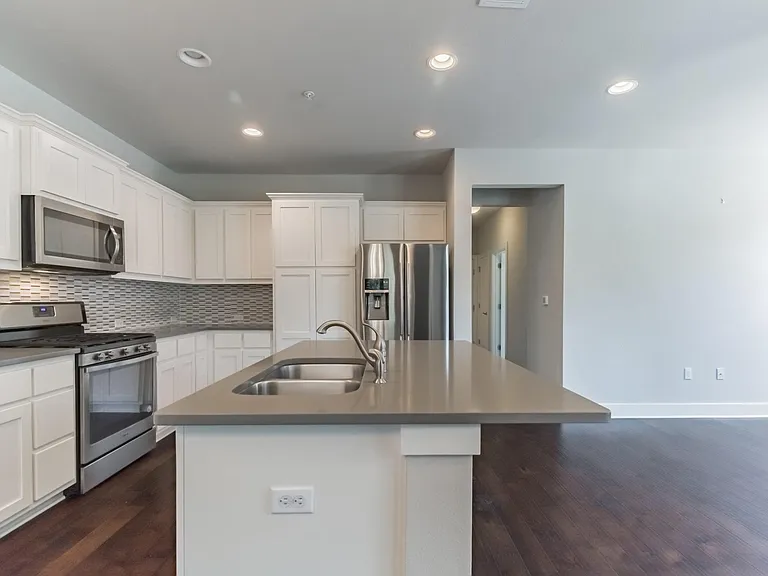 13800 Lyndhurst St #221 — Photo 7