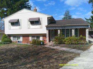 2803 Lexington Ct, Trenton, MI 48183
