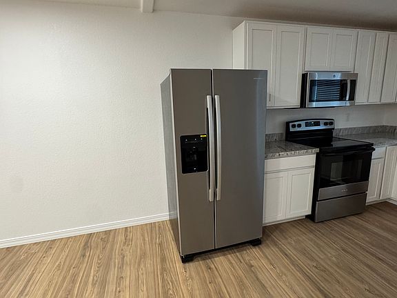 2nd image of 402 W Railroad St #4