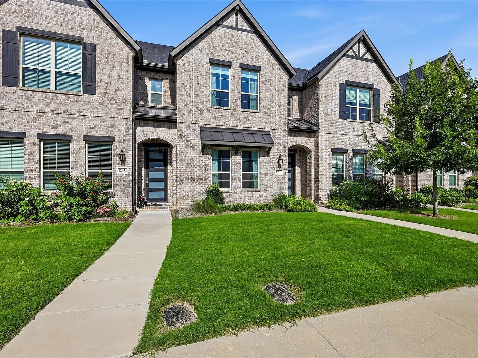 3 bed, 2.5 bath, 1860 sqft, $3,350 — Photo 3
