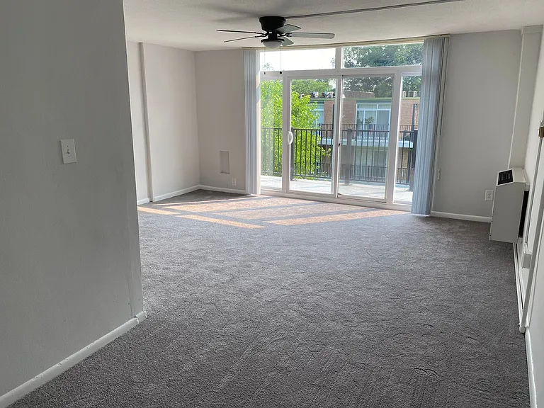 Creswood Apartments- Come home to Convenience! — Photo 25