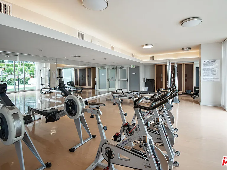 13700 Marina Pointe Dr #510 — Photo 28