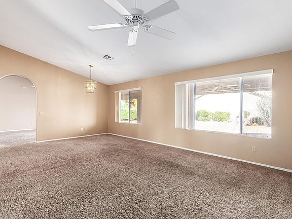 4th image of 533 W Champagne Dr