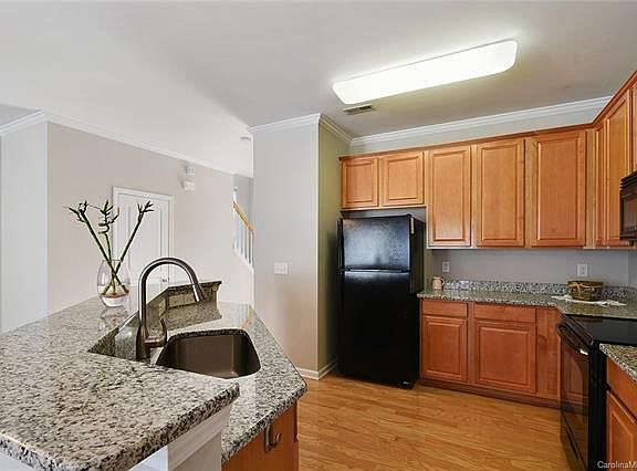 3rd image of 231 Dawn Mist Ln