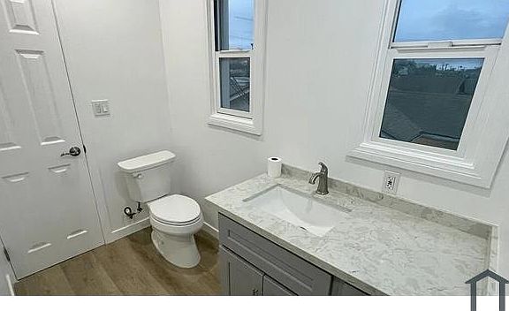4th image of 908 S Oak St #908
