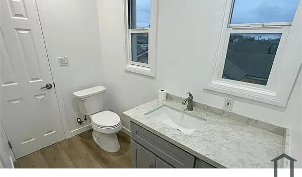 908 S Oak St #908 — Photo 4