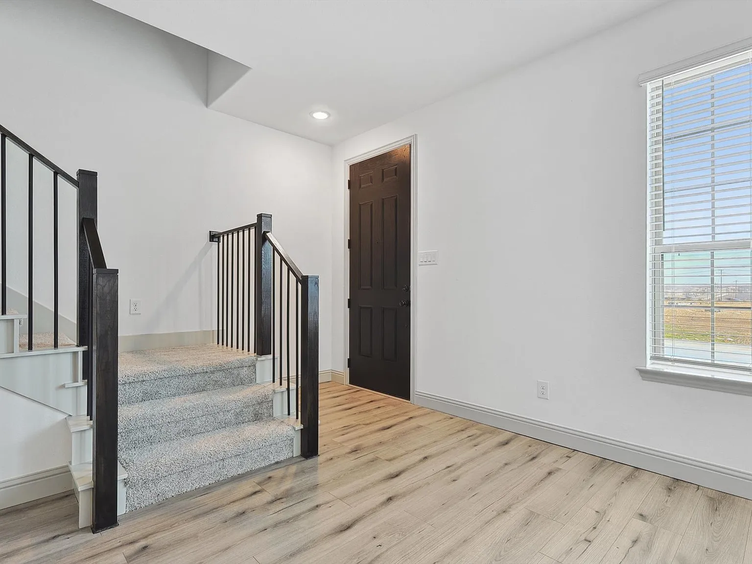 3 bed, 2.5 bath, 1691 sqft, $2,295 — Photo 1