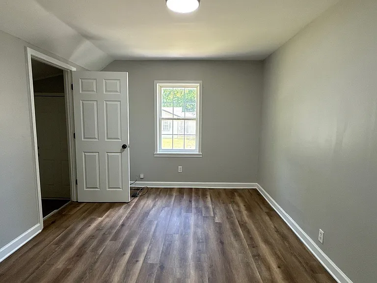 812 Cobb Cir — Photo 3