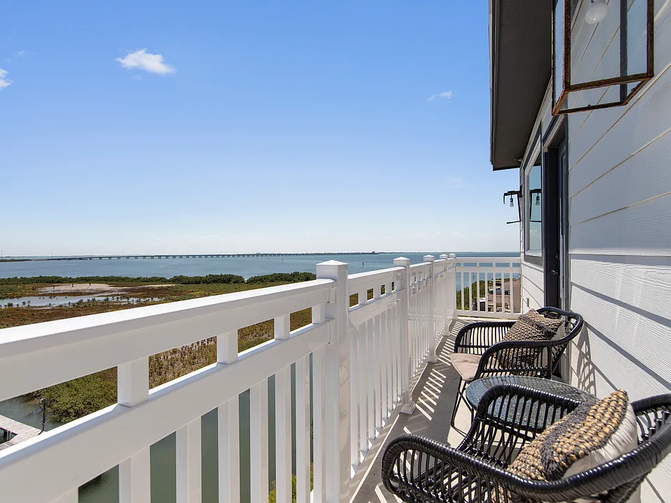 111 W Sunny Isle Dr #401