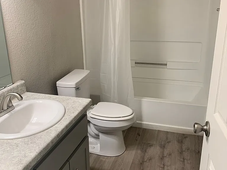 Dry Creek Apartments — Photo 42