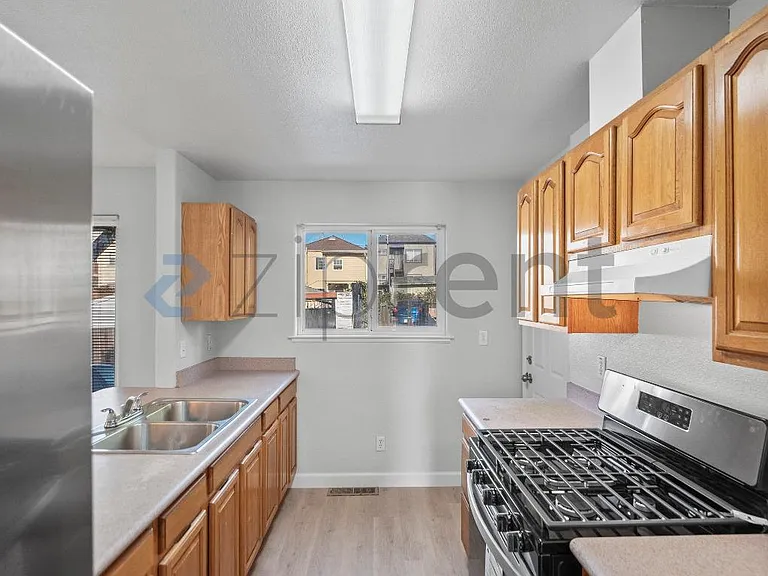 2124 E 20th St — Photo 12
