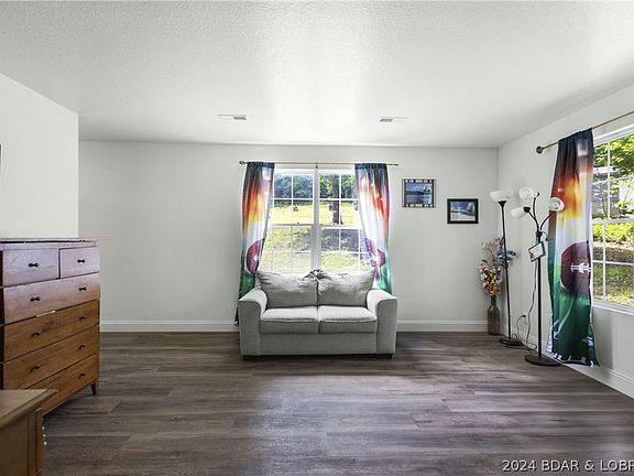 5th image of 221 Wildwood Dr
