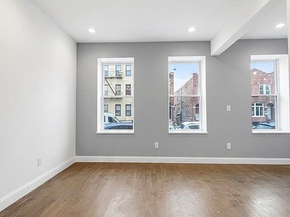 3rd image of 1736 E 4th St #1H