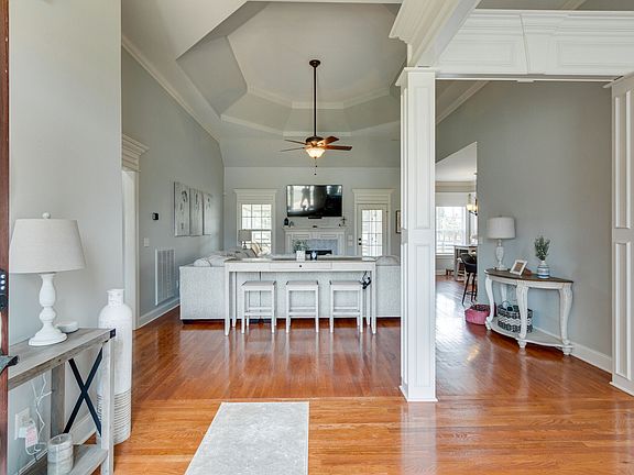 4th image of 4306 Thoroughbred Ln