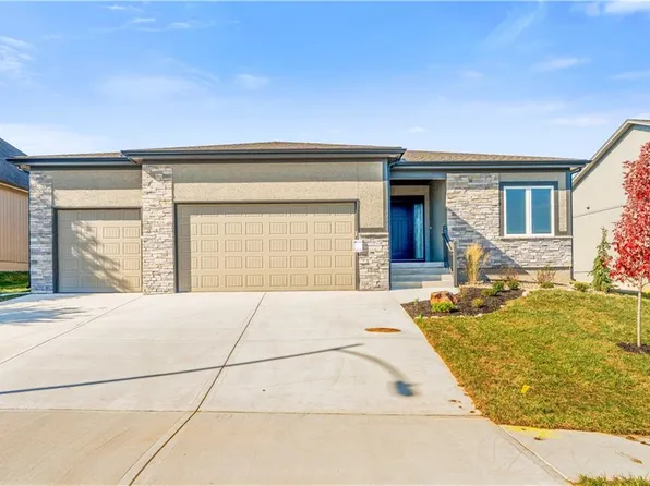 4088 NE Timberlake Dr, Lees Summit, MO 64064