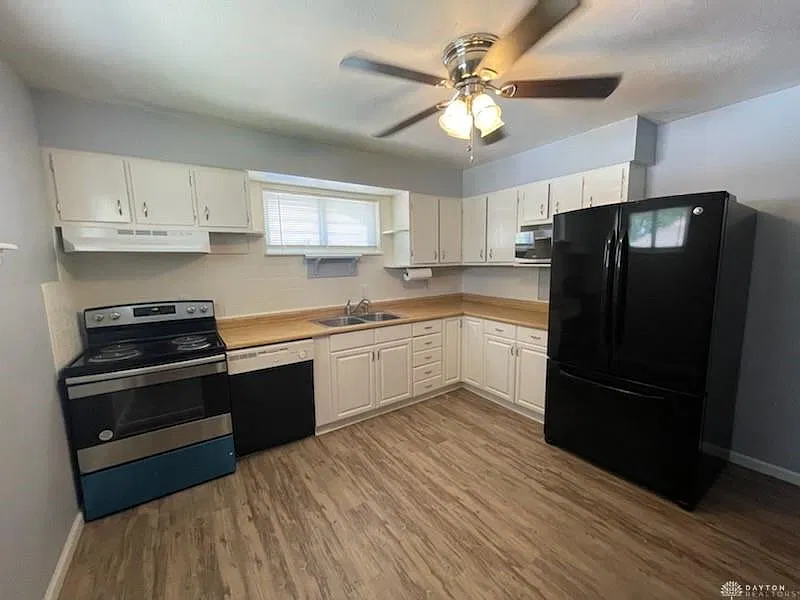 3 bed, 2.0 bath, 884 sqft, $1,350 — Photo 4