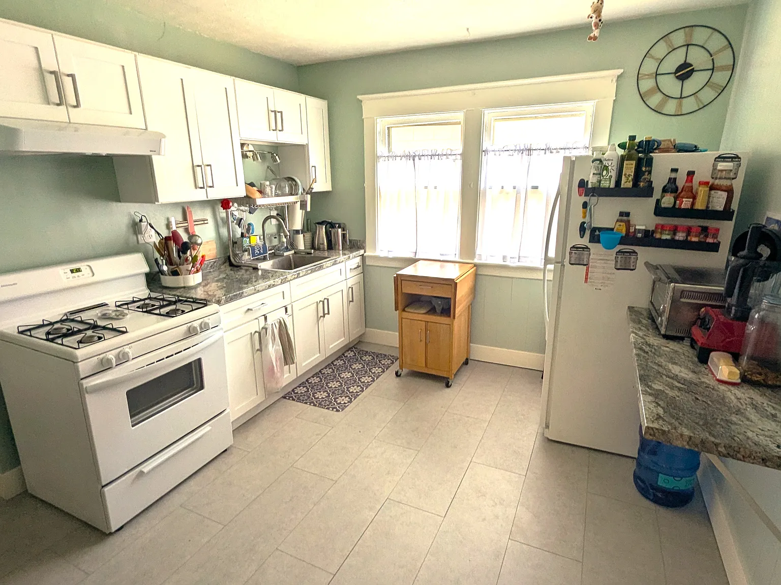 2 bed, 1250 sqft, $1,750 — Photo 2