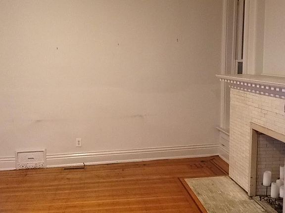 3rd image of 1224 East Broadway