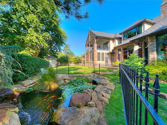 3rd image of 9828 Stonebridge Dr