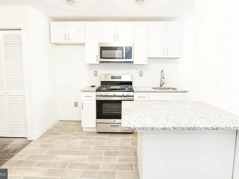 5532 Market St #B — Photo 7
