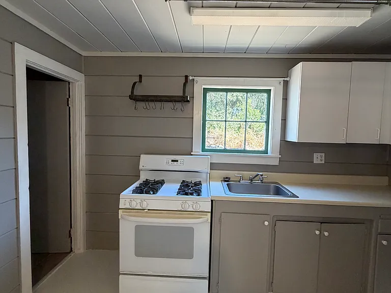 1538 East Ave #B — Photo 6