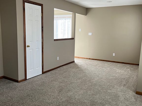 3rd image of 517 E Pacific Ave