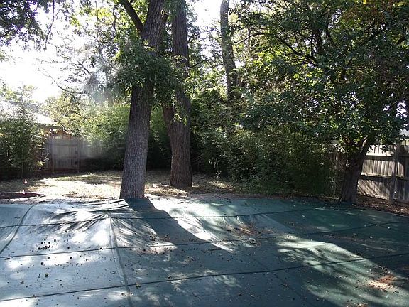 3rd image of 722 NW Heinzwood Cir