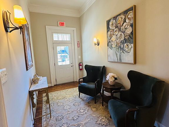 4th image of 194 E Lee St APT 3A