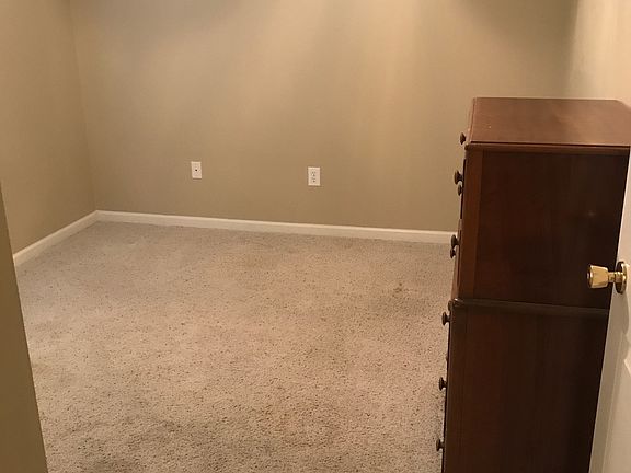 2nd image of 202 Tomlinson Dr APT 9