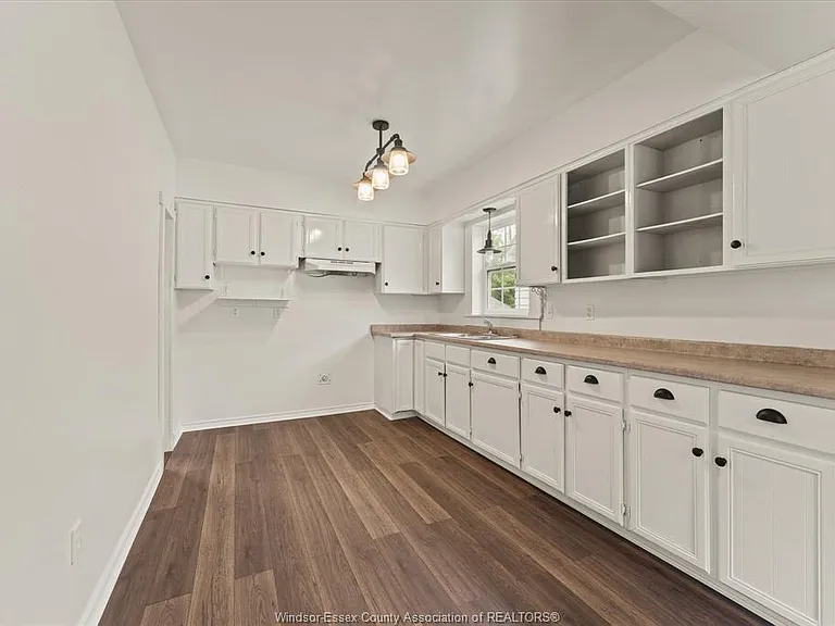 1533 Alexis Rd — Photo 11