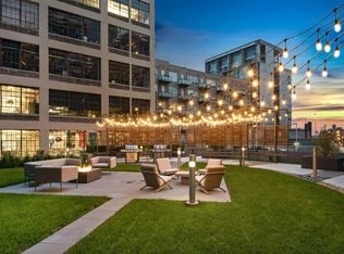 600 W Jackson Blvd #504, Chicago, IL 60661