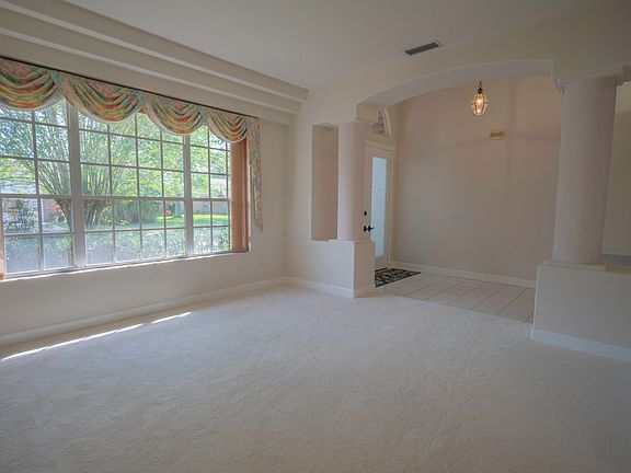 3rd image of 21 Carriage Creek Way