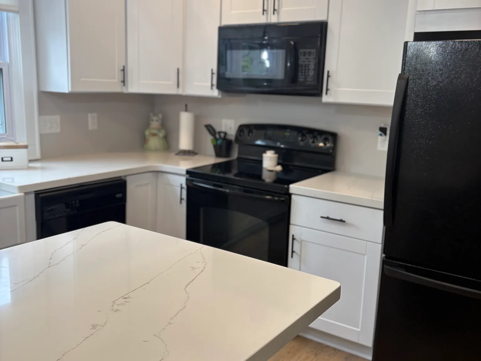 3 bed, 1.5 bath, 1104 sqft, $2,495 — Photo 2