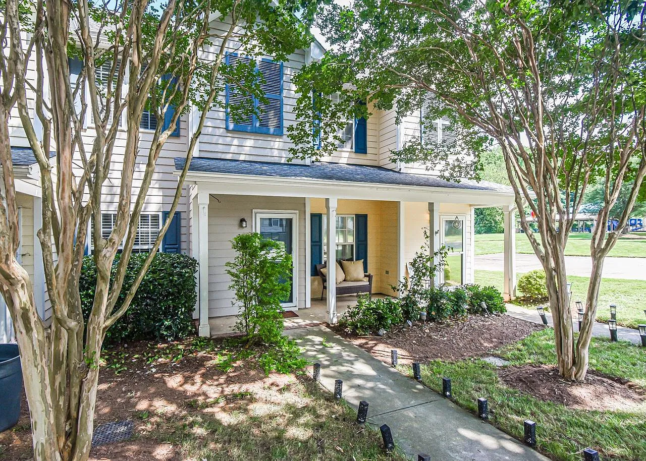 244 Commons Dr — Photo 1