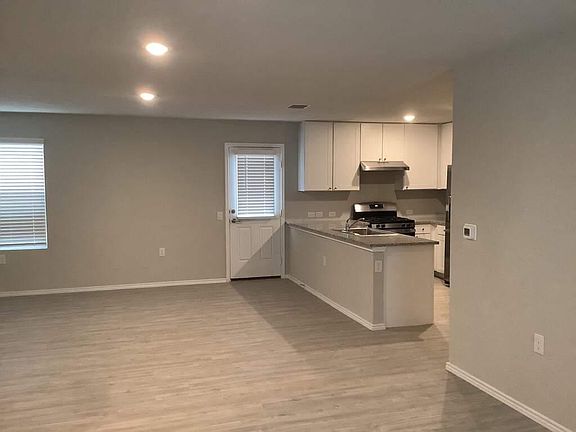 3rd image of 4501 Meadowland Pl