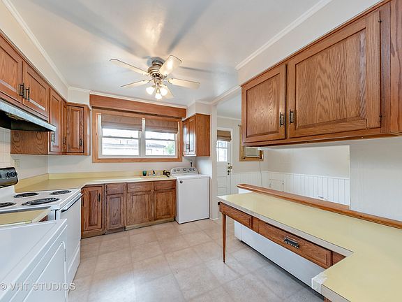 3rd image of 1067 W Grant Dr