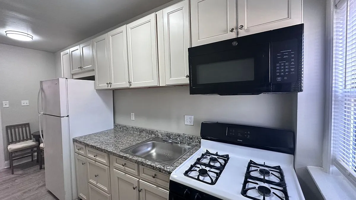 1 bed, 1.0 bath, 700 sqft, $1,400 — Photo 2