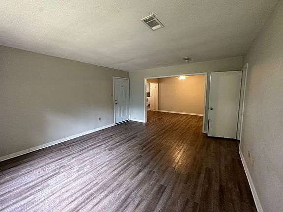 3rd image of 10135 Noriega Dr