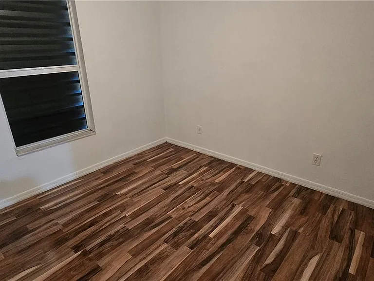 573 Bell Blvd S — Photo 5