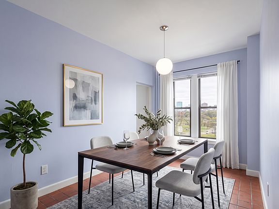 4th image of 448 Park Dr APT 14