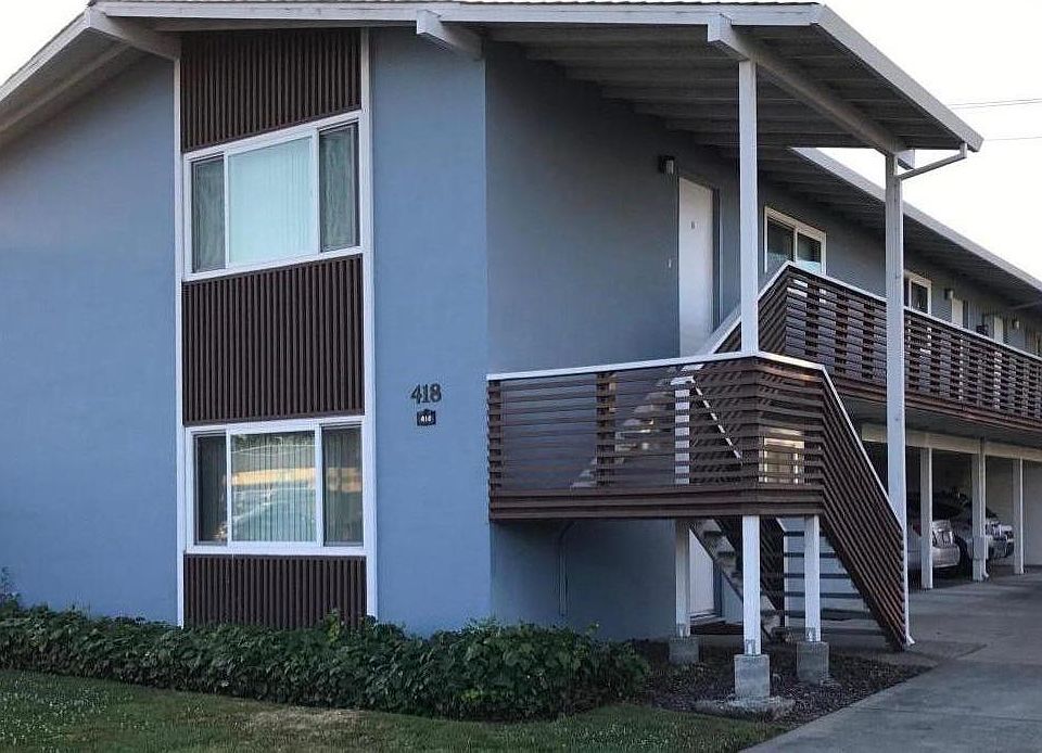 The Studio Apartment is upstairs in a 4 Unit Building