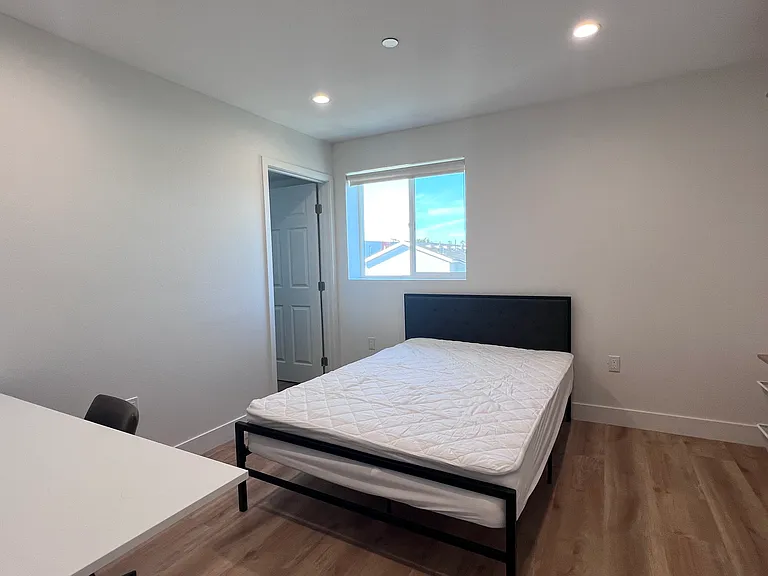 1224 W 37th Pl — Photo 48