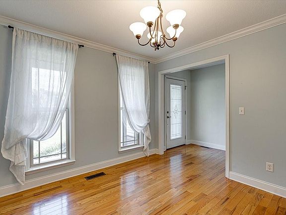 5th image of 222 Carrigan Cir