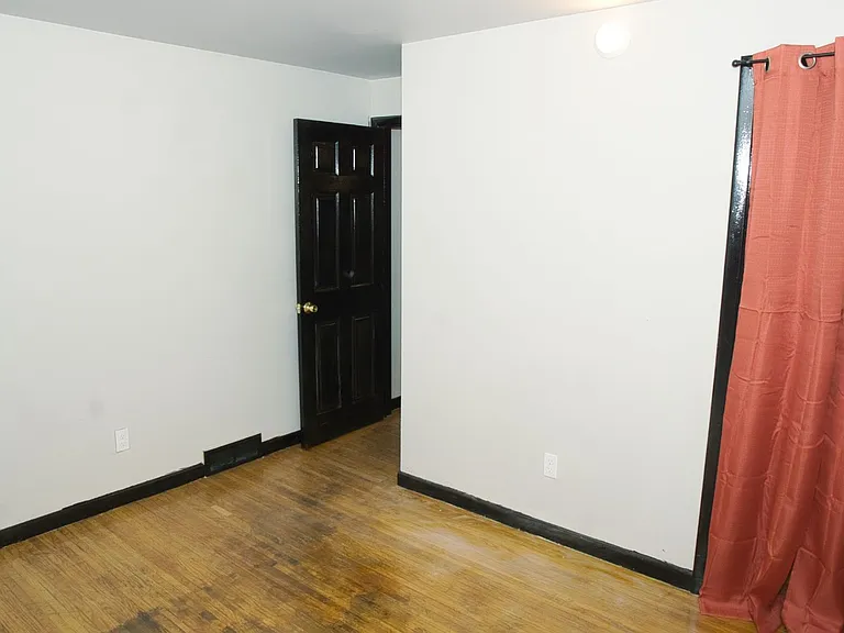 25 Lang St — Photo 13