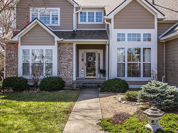 3rd image of 21 E Columbine Ln